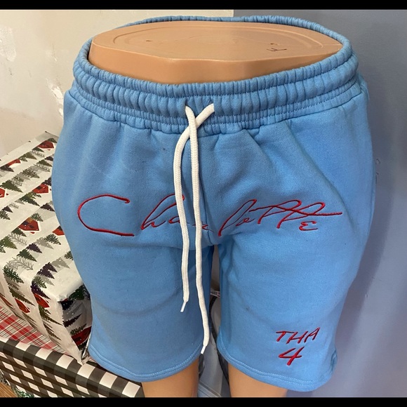 Tha 4 shorts - Picture 2 of 3